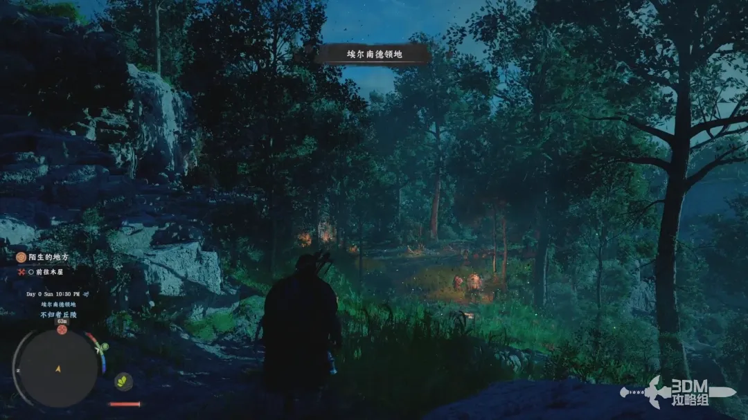 营地全景俯视图：篝火在中央噼啪燃烧，周围散落破损盾牌与染血绷带，背景可见被风沙半掩的巨型齿轮残骸，体现末世工业美学