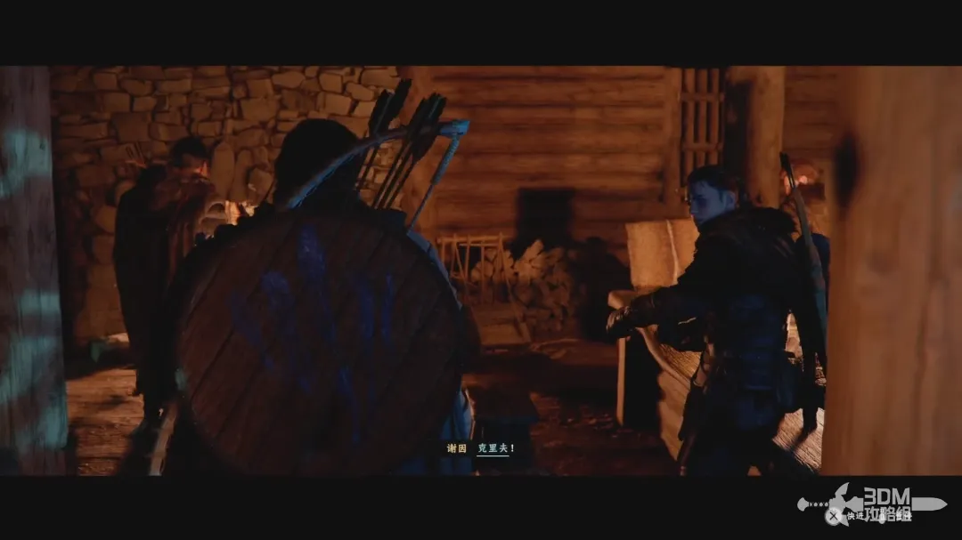 突袭场景广角镜头：五名敌方佣兵呈扇形包抄，左侧沙丘有弓箭手拉弦瞄准，中央角色正翻滚躲避投掷火罐，地面炸开橘红色火焰特效