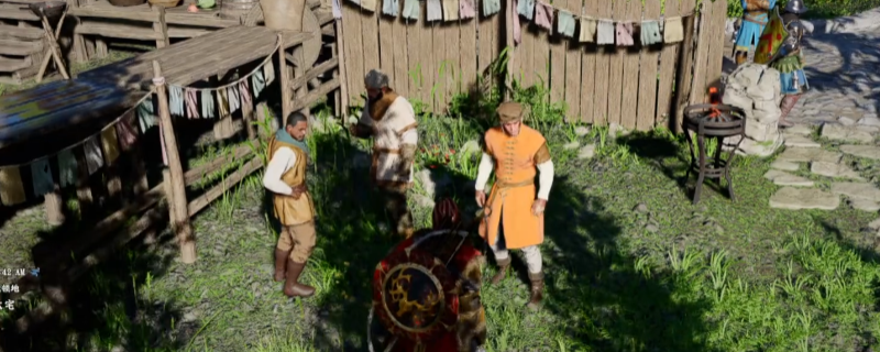 《红色沙漠》游戏画面：埃尔南德领地雄狮大宅外景，青灰色石砌围墙高耸，前方草坪开阔，一名身着灰褐粗布衣的佣人正低头伫立于梧桐树影下，神情凝重