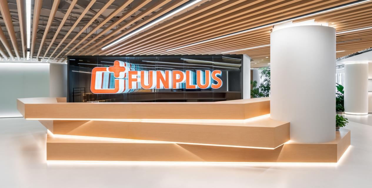 FunPlus产品矩阵时间轴：横向展示2017-2026年主力产品发布节点，重点标红2025年《DC: Dark Legion》与2026年《基地：银河纵横》，箭头延伸指向「2026下半年 中国大陆上线」