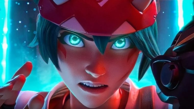 《守望先锋》赛后语音功能界面截图：双方队伍聊天频道图标亮起，背景为竞技结算画面，屏幕右下角弹出‘语音已启用’提示框