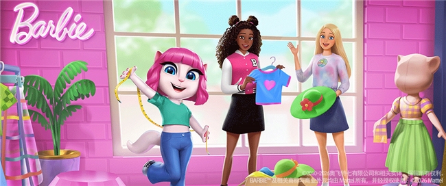 玩家在芭比风尚工作室操作界面特写：左侧为调色盘与贴纸库，中央是3D旋转的安吉拉模型，右侧实时显示‘布鲁克林’NPC举着小镜子给予反馈，背景浮现芭比马里布海滩剪影