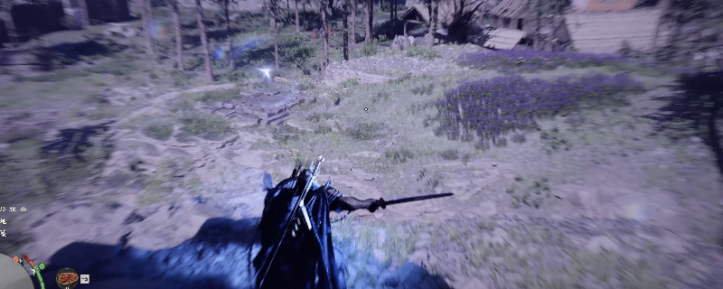 《红色沙漠》游戏内实机画面：角色手持棱镜装置对准朽烂木栅栏，一道锐利金光射出，木结构瞬间碳化崩解，烟尘与焦痕清晰可见