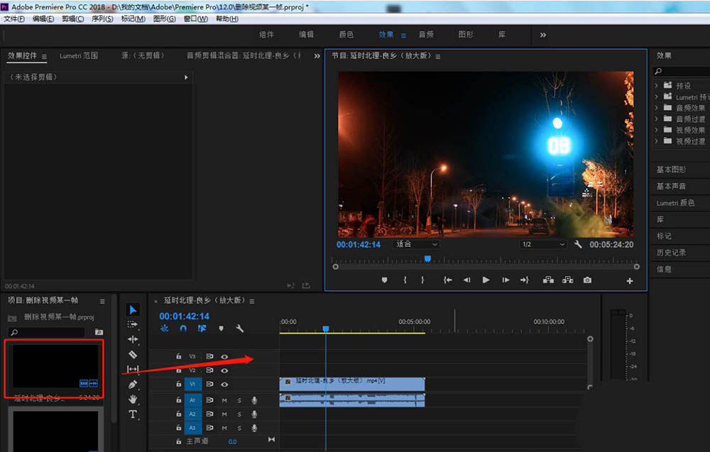 Premiere时间轴特写，播放头精准停在某一帧画面上，节目监视器同步显示该帧人物正脸细节，右下角时间码显示00:00:12:18